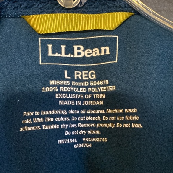 Beautiful L.L.Bean zipper jacket. New condition. Zipper pockets. Size L Reg - Picture 6 of 6